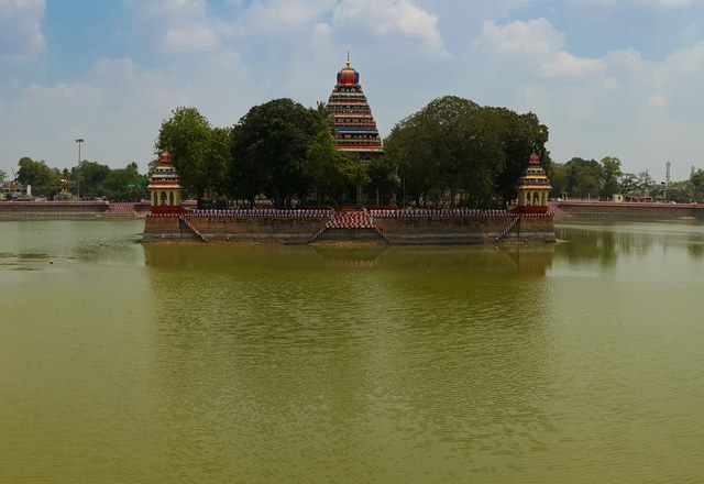 Vandiyur Mariamman Teppakulam temple tank, Madurai